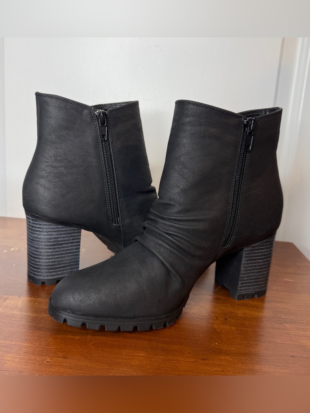 Easy Street Black Carrow Ankle Boot Block Heel Sz 9 Great Tread | NIB